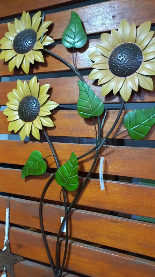 Colgante de chapa con flores
